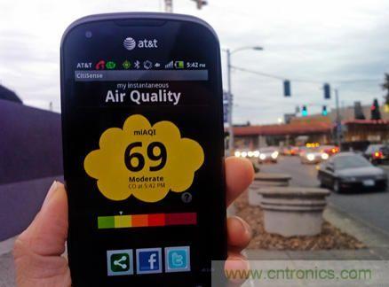 圖題:CitiSense傳感器將判定的空氣質量數值發(fā)送到智能手機上