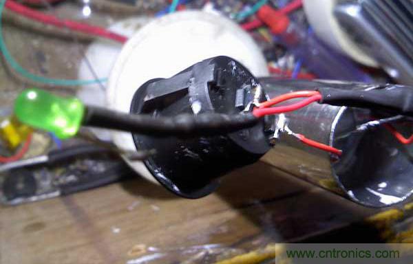 高亮LED手電筒超簡(jiǎn)DIY:原理圖+全過(guò)程