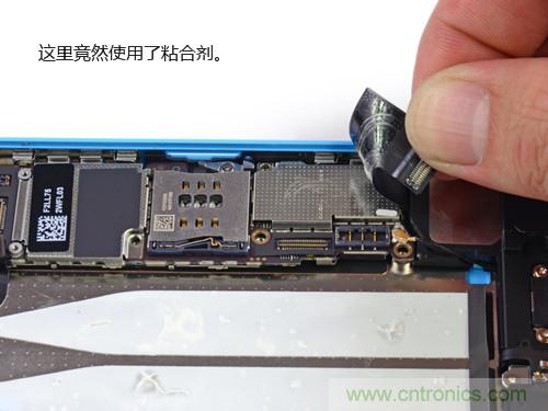 內(nèi)部能否出“彩”？“五彩機(jī)身”iPhone 5C拆解揭秘