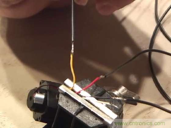 DIY：40刀，教你自制能“偷拍”的太陽鏡