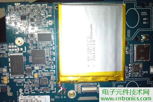 不怕摔的電紙書！一款柔性屏電子書閱讀器拆解