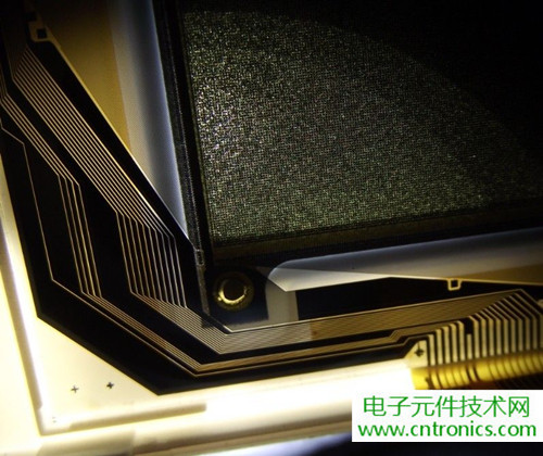 探秘電子紙！一款電紙書的電子墨水屏拆解