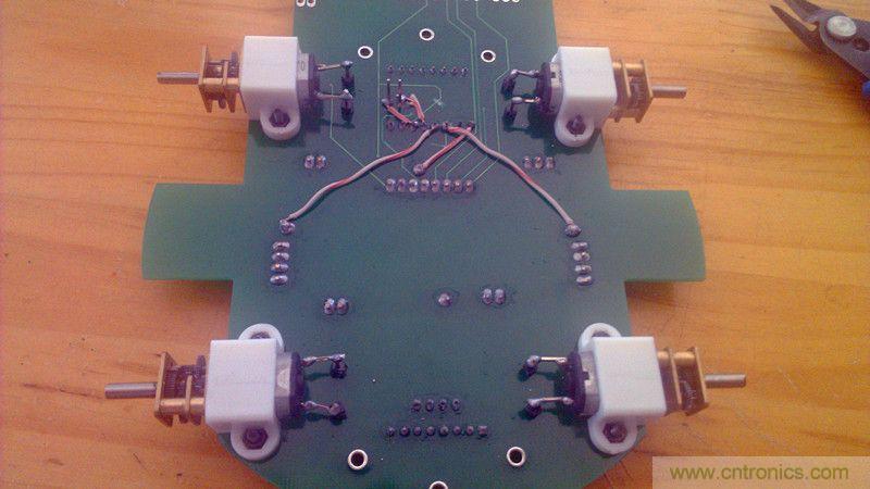 牛人力作！PCB版藍牙智能小車DIY