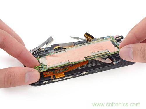 牛人強拆！新HTC One(M8)真機精密做工難修理