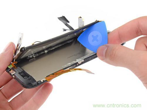 牛人強拆！新HTC One(M8)真機精密做工難修理