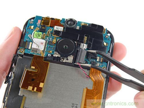 牛人強拆！新HTC One(M8)真機精密做工難修理
