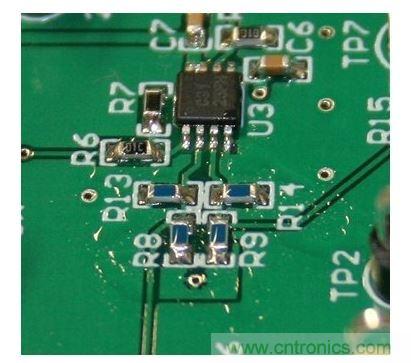  即為殘留過多數量焊劑的 PCB。