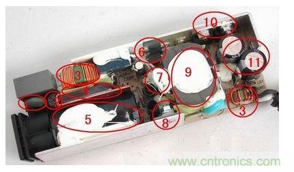 電源適配器的構(gòu)造  6 1. 壓敏電阻，其功能是當(dāng)外界電壓過(guò)高時(shí)，壓敏電阻阻值迅速變得很小，與壓敏電阻串聯(lián)的保險(xiǎn)絲被熔斷，從而保護(hù)其他電路不被燒壞。  2. 保險(xiǎn)絲，規(guī)格為2.5A/250V，當(dāng)電路中的電流過(guò)大時(shí)，保險(xiǎn)絲會(huì)熔斷以保護(hù)其他元件。  3. 電感線(xiàn)圈(又稱(chēng)扼流圈)，主要功能是降低電磁干擾。  4. 整流橋，規(guī)格為D3SB，作用是把220V交流電變?yōu)橹绷麟姟? 5. 濾波電容，規(guī)格為180μF/400V，作用是濾除直流電中的交流紋波，使電路工作更可靠。  6. 運(yùn)放IC(集成電路)，保護(hù)電路、電壓調(diào)節(jié)的重要組成部分。  7. 溫度探頭，用于探測(cè)電源適配器的內(nèi)部溫度，當(dāng)溫度高于某一設(shè)定值時(shí)(不同品牌的電源適配器，其設(shè)定的溫度閥值略有不同)，保護(hù)電路會(huì)切斷適配器的電壓輸出，從而保護(hù)適配器不受損壞。   8. 大功率開(kāi)關(guān)管，是開(kāi)關(guān)電源中的核心元件之一，開(kāi)關(guān)電源能“一開(kāi)一關(guān)”地工作，開(kāi)關(guān)管功不可沒(méi)。   9. 開(kāi)關(guān)變壓器，開(kāi)關(guān)電源中的核心元件之一。   10. 次級(jí)整流管，功能是把低壓交流電變?yōu)榈蛪褐绷麟姟Ｔ贗BM的電源適配器中，整流管往往是由兩個(gè)大功率并聯(lián)工作的，以獲得較大的電流輸出。   11. 次級(jí)濾波電容，規(guī)格為820μF/ 25V，共有兩個(gè)，起濾除低壓直流電中的紋波的作用。  除上述元件外，電路板上還有可調(diào)電位器及其他阻容元件。