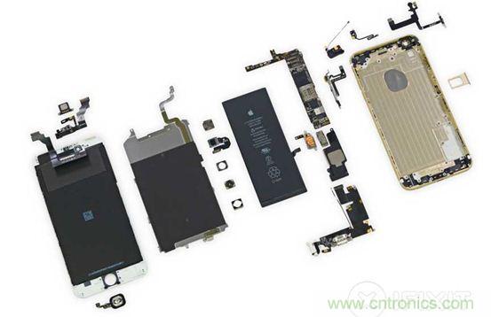 iPhone 6 Plus完全拆卸后可以看到，該產(chǎn)品在較小的空間容納了大量硬件。（來源：iFixit）