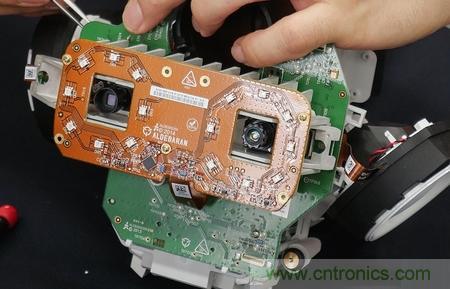 拆解筆記本不過癮，那就來拆拆日本情感機器人吧！