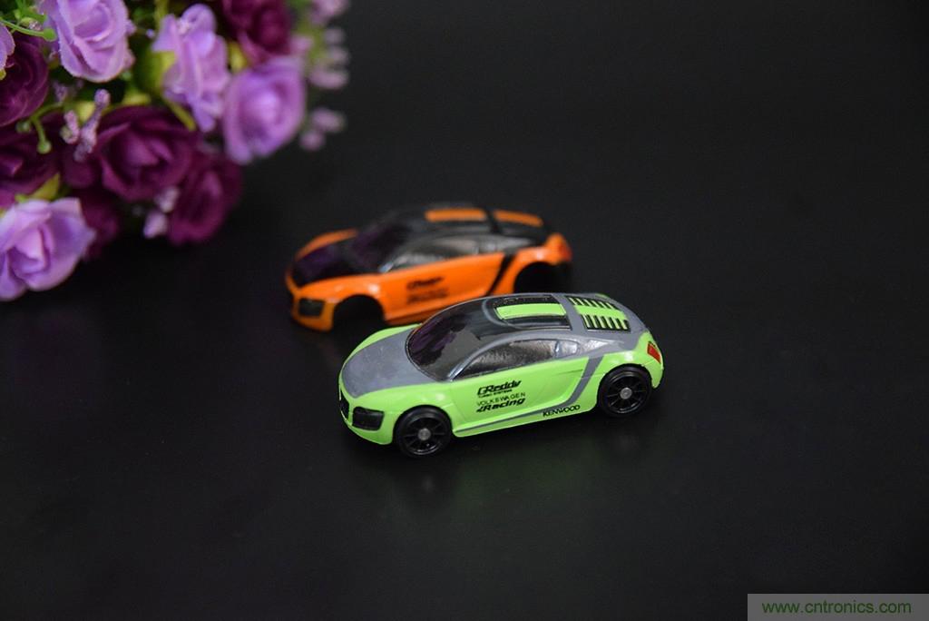 虛擬與現(xiàn)實(shí)相結(jié)合的飛車游戲，讓你體驗(yàn)速度與激情的碰撞！