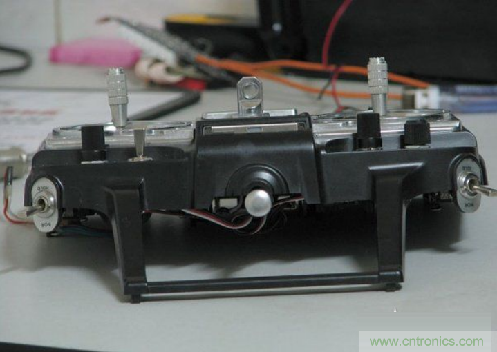 無人機 DIY 制作全過程，酷得不要不要的！
