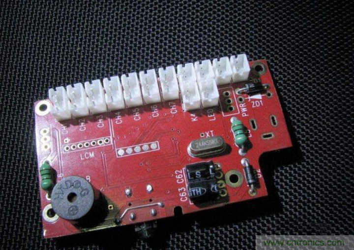 無人機 DIY 制作全過程，酷得不要不要的！