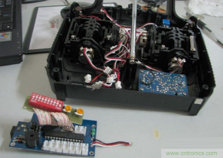 無人機 DIY 制作全過程，酷得不要不要的！