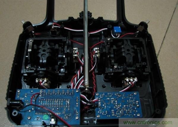無人機 DIY 制作全過程，酷得不要不要的！