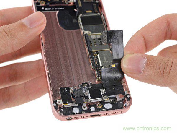 有什么地方?jīng)]有變？iPhone SE真機(jī)拆解