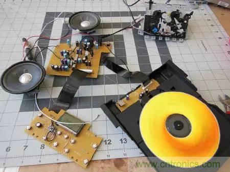 廢舊收音機(jī)如何變身成酷炫機(jī)器人？