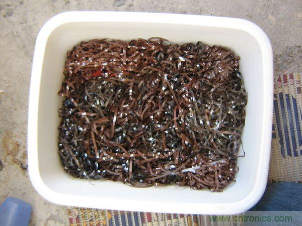 藝術(shù)源于生活，用生活中的物件也能制作磁流體