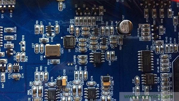 如何“布局”電路上的貼片電容才會降低寄生電感？