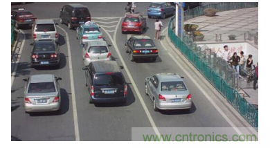 如何在車流涌動的道路上運用監(jiān)控系統(tǒng)？