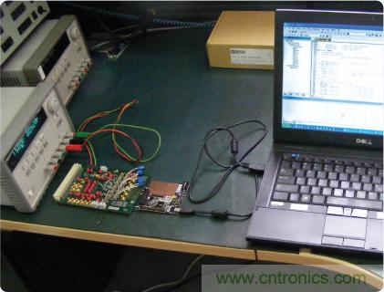 ADuC7026提供可編程電壓，用于評估多電源系統(tǒng)
